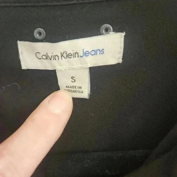 Calvin Klein Women's Airflow Utility Shirt Lightweight woven button-up shirt - Picture 6 of 7